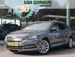 Grijs Gebruikt 2022 Skoda Superb Business Line Stationwagen | € 23.950 (Goede deal)