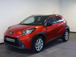 Rood, andere lak Gebruikt 2022 Toyota Aygo Hatchback | € 19.900 (Goede deal)