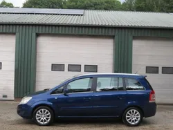 Blauw Gebruikt 2009 Opel Zafira Selection MPV | € 3.250 (Eerlijke prijs)