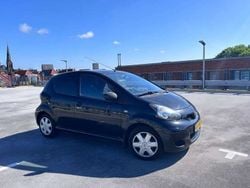 Zwart Gebruikt 2011 Toyota Aygo Cool Hatchback | € 3.450 (Eerlijke prijs)