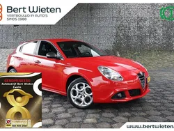Rood Gebruikt 2015 Alfa Romeo Giulietta Sprint Hatchback | € 12.290 (Duur)