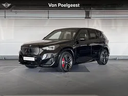Saphirschwarz metallic (zwart metallic) Gebruikt 2025 BMW iX1 Comfort Edition SUV | € 49.900 (Eerlijke prijs)