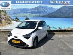 Wit Gebruikt 2020 Toyota Aygo X-play Hatchback | € 10.750 (Eerlijke prijs)