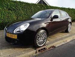 Zwart Gebruikt 2012 Alfa Romeo Giulietta Hatchback | € 7.450 (Eerlijke prijs)