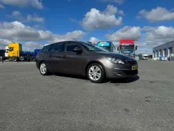 Grijs Gebruikt 2015 Peugeot 308 Allure MPV | € 5.950 (Eerlijke prijs)