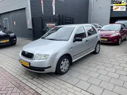 Grijs, metallic lak Gebruikt 2000 Skoda Fabia Classic Hatchback | € 1.499 (Eerlijke prijs)