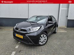 Zwart Gebruikt 2024 Toyota Aygo Play Hatchback | € 17.500 (Eerlijke prijs)