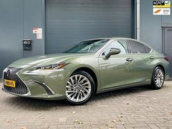 Groen Gebruikt 2020 Lexus ES300H Executive Line Sedan | € 39.944 (Goede deal)