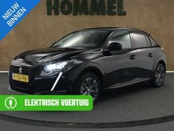 Zwart Gebruikt 2022 Peugeot e-208 Allure Hatchback | € 16.945 (Eerlijke prijs)