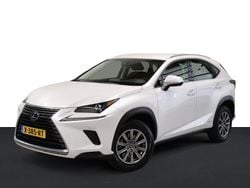 Wit, metallic lak Gebruikt 2018 Lexus NX300h SUV | € 29.950 (Super prijs)