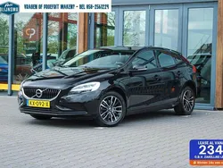 Zwart Gebruikt 2017 Volvo V40 Stationwagen | € 14.444 (Eerlijke prijs)