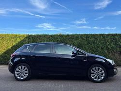 Zwart Gebruikt 2011 Opel Astra Cosmo Hatchback | € 4.650 (Eerlijke prijs)
