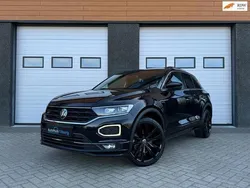 Zwart, metallic lak Gebruikt 2022 VW T-Roc R-line SUV | € 32.490 (Eerlijke prijs)