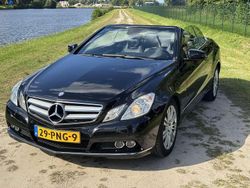 Zwart Gebruikt 2011 Mercedes E200 Cabriolet | € 15.500 (Goede deal)