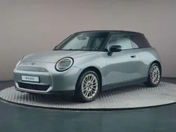 Grijs Gebruikt 2024 Mini Cooper SE Favoured Hatchback | € 32.800 (Goede deal)