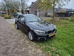 Zwart Gebruikt 2017 BMW 118 Urban Line Hatchback | € 14.900 (Goede deal)