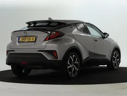 Grijs metallic Gebruikt 2021 Toyota C-HR SUV | € 23.745 (Eerlijke prijs)