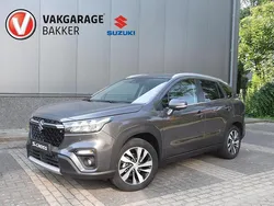 Grijs, metallic lak Gebruikt 2023 Suzuki SX4 S-Cross Style SUV | € 28.900 (Eerlijke prijs)