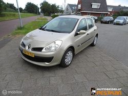 Beige Gebruikt 2007 Renault Clio II Expression Hatchback | € 2.250 (Eerlijke prijs)