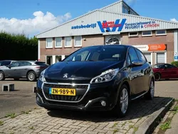 Zwart Gebruikt 2019 Peugeot 208 Signature Sky Hatchback | € 11.950 (Goede deal)