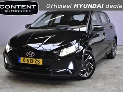Zwart, metallic lak Gebruikt 2024 Hyundai i20 Comfort Hatchback | € 18.940 (Goede deal)