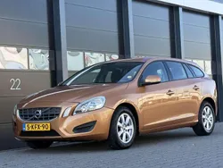Oranje, metallic lak Gebruikt 2013 Volvo V60 Stationwagen | € 3.950 (Eerlijke prijs)