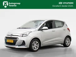 Sleek silver (grijs metallic) Gebruikt 2020 Hyundai i10 Comfort Hatchback | € 10.950 (Eerlijke prijs)