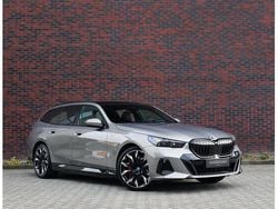 Grijs Gebruikt 2025 BMW 550e M Sport Stationwagen | € 95.950 (Super prijs)