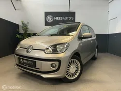 Bruin Gebruikt 2015 VW up! high up! Hatchback | € 7.950 (Eerlijke prijs)
