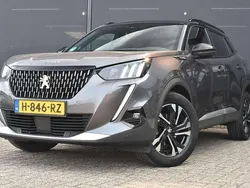 Grijs, metallic lak Gebruikt 2020 Peugeot 2008 GT-line SUV | € 17.400 (Iets duurder)