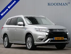 Grijs Gebruikt 2021 Mitsubishi Outlander P-HEV Intense SUV | € 28.695 (Eerlijke prijs)