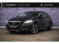 Zwart Gebruikt 2016 Volvo V40 CC Momentum Stationwagen | € 17.694 (Eerlijke prijs)