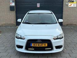 Wit (metallic) Gebruikt 2011 Mitsubishi Lancer Sportback Edition Hatchback | € 4.950 (Eerlijke prijs)