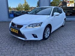 Wit Gebruikt 2015 Lexus CT200h Hatchback | € 13.950 (Eerlijke prijs)