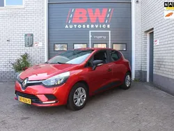 Rood Gebruikt 2017 Renault Clio IV Life Hatchback | € 8.250 (Goede deal)