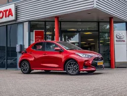 Rood Gebruikt 2022 Toyota Yaris Hybrid Hatchback | € 20.995 (Goede deal)