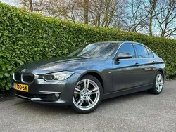 Grijs, metallic lak Gebruikt 2014 BMW 328 Executive Sedan | € 13.995 (Goede deal)