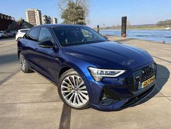 Blauw Gebruikt 2021 Audi e-tron SUV | € 34.850 (Eerlijke prijs)