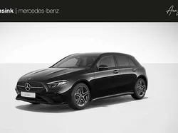 Zwart, metallic lak Nieuw 2025 Mercedes A250 AMG line Hatchback | € 41.651 (Super prijs)