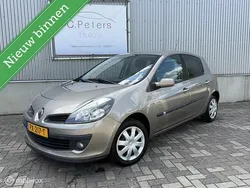 Bruin Gebruikt 2008 Renault Clio R.S. Expression Hatchback | € 2.490 (Eerlijke prijs)