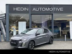 Grijs, metallic lak Nieuw 2025 Peugeot e-208 Allure Hatchback | € 34.925 (Eerlijke prijs)