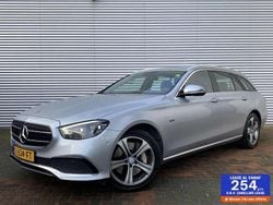 Grijs, metallic lak Gebruikt 2021 Mercedes E300 Stationwagen | € 18.950