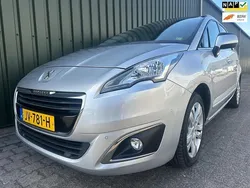 Grijs Gebruikt 2016 Peugeot 5008 MPV | € 10.499 (Duur)