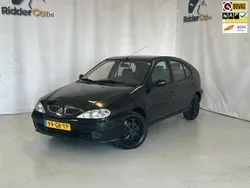 Zwart Gebruikt 2001 Renault Mégane Authentique Hatchback | € 699