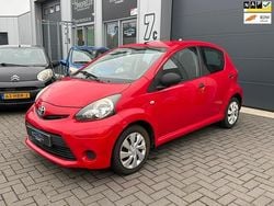 Rood Gebruikt 2013 Toyota Aygo Hatchback | € 3.795 (Goede deal)
