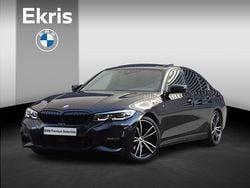 Zwart, metallic lak Gebruikt 2021 BMW 318 Executive Sedan | € 31.900 (Iets duurder)