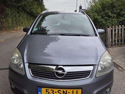 Grijs Gebruikt 2006 Opel Zafira Executive MPV | € 995 (Eerlijke prijs)