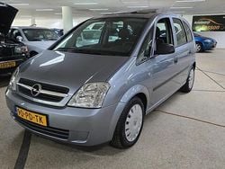 Grijs Gebruikt 2004 Opel Meriva Essentia MPV | € 3.750 (Duur)