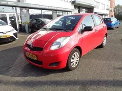 Rood Gebruikt 2009 Toyota Yaris Cool Hatchback | € 3.950 (Iets duurder)