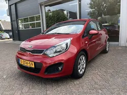Rood Gebruikt 2015 Kia Rio Hatchback | € 6.300 (Goede deal)